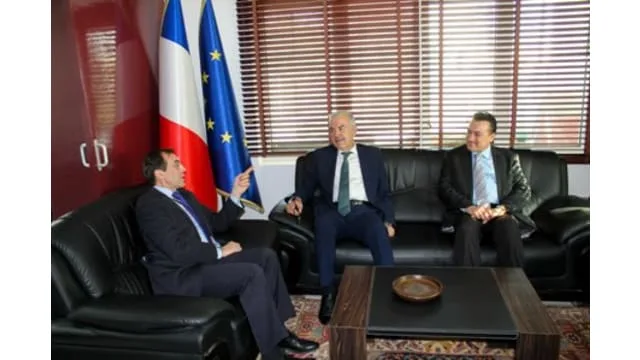 France urges the sides to revert to direct dialogue